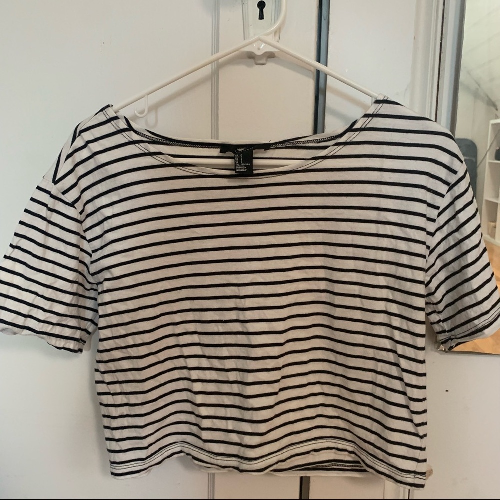 Forever 21 striped black and white crop tee size S